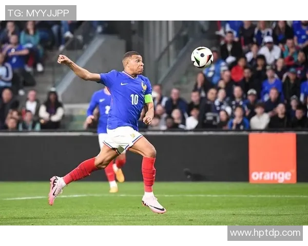 足球明星球服上的爱心故事与背后的温暖力量 足球明星球服上的爱心故事与背后的温暖力量