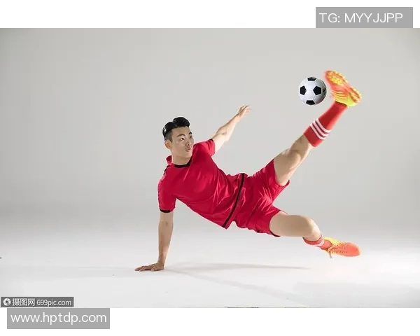 足球明星身材高清图集展现运动魅力与健康生活方式 足球明星身材高清图集展现运动魅力与健康生活方式