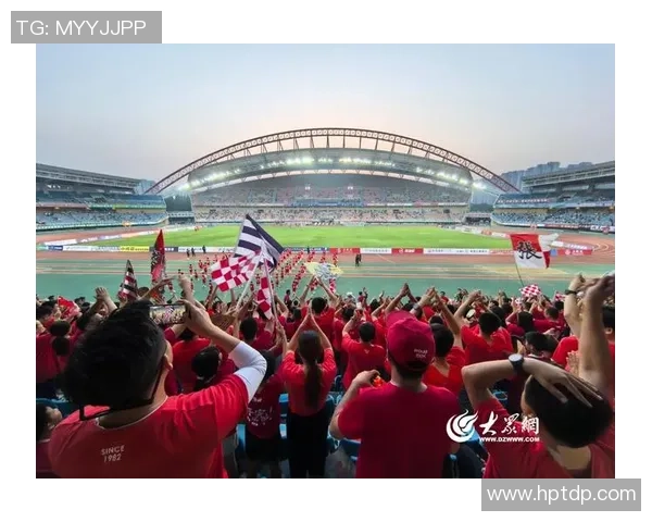 足球明星齐聚一堂精彩视频播放引爆球迷热情与欢呼