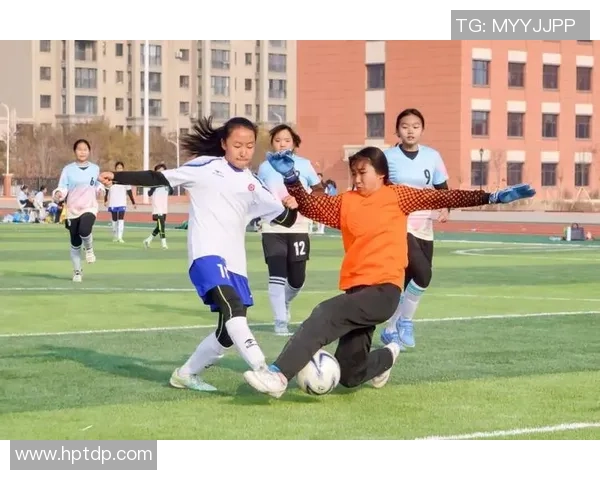 追逐绿茵梦想的女孩们与足球明星的浪漫故事