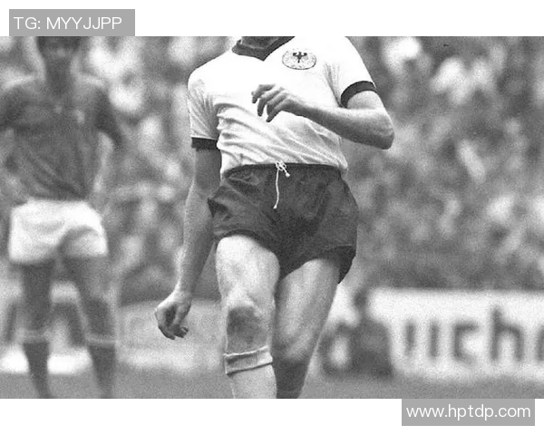 黑白画风中的足球巨星魅力展现与艺术交融之旅 黑白画风中的足球巨星魅力展现与艺术交融之旅